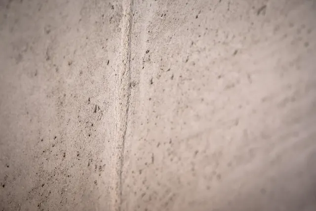 Spachteltechnik-Muster 016: Sichtbeton hell mit Schalungsfuge